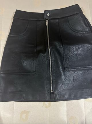 Falda efecto piel Stradivarius Talla S