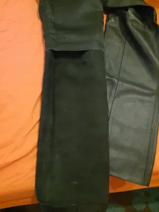 Pantalón de piel negro