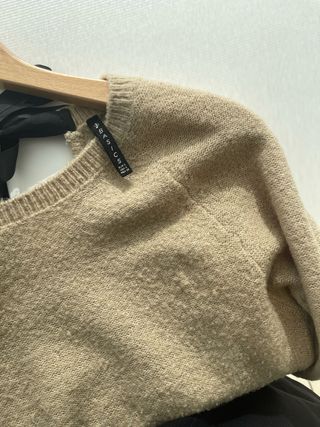 Jersey beige con lazo negro