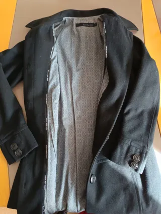 Abrigo de paño negro poco usado