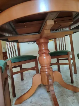 Mesa de comedor redonda con 4 sillas