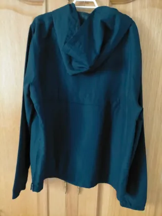 Chubasquero , cortavientos azul con capucha