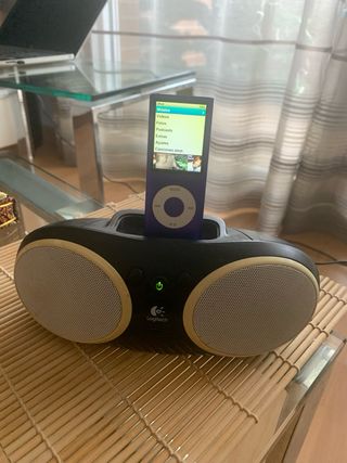 iPod Nano 8GB Morado + Altavoz Logitech