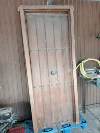 Portón madera rústico puerta entrada exterior