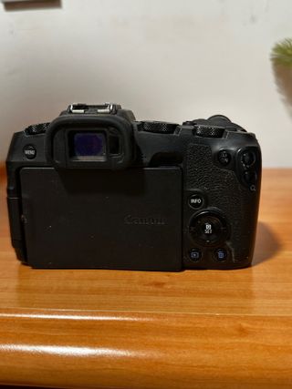 Cámara Canon EOS RP + Adaptador EF-R