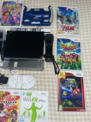 Nintendo Wii Negra con Juegos y Mandos