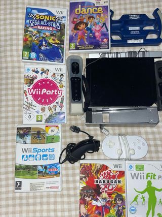 Nintendo Wii Negra con Juegos y Mandos