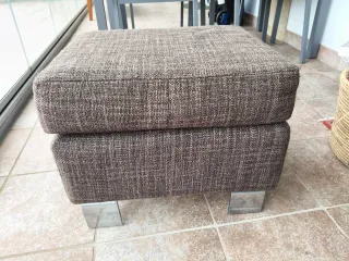 Reposapiés de tela marrón