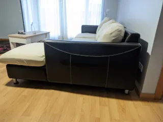 Venta urgente. Sofá Chetlon Beige y Negro