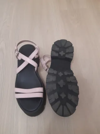 Sandalias plataforma negras y rosas