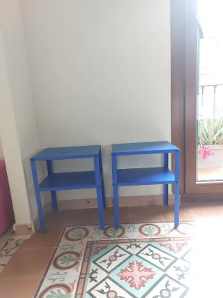 Mesitas auxiliares metálicas azules Ikea
