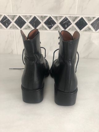 Botines cordones Wonders estilo militar