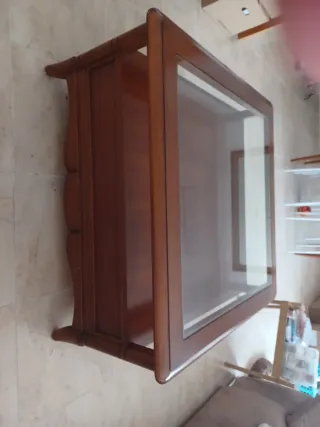 Mesa de centro de madera y cristal
