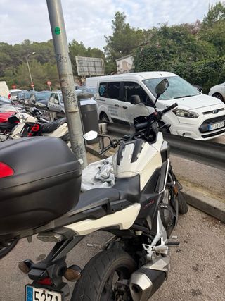 Honda NC750X ABS Negra y Blanca