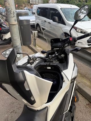 Honda NC750X ABS Negra y Blanca