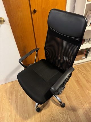 Silla de escritorio ergonómica negra