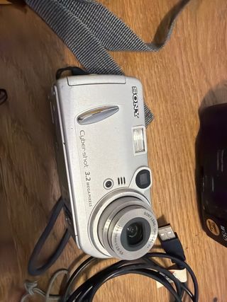 Lote 5 Cámaras Digitales Nikon, Sony, Polaroid