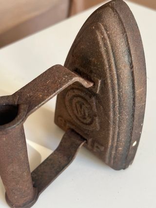 Plancha antigua de hierro fundido