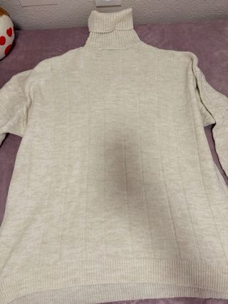 Jersey lana cuello vuelto Stradivarius beige