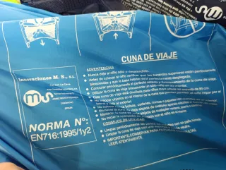 Cuna de viaje con colchón, protector y sábanas