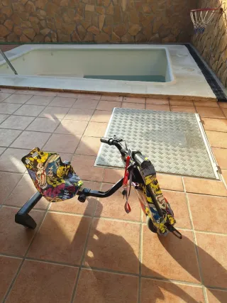 Patinete 3 ruedas sentado con batería