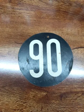 Placa antigua limitación velocidad 80