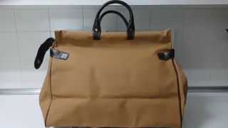 Bolsa de viaje y neceser mostaza y marrón