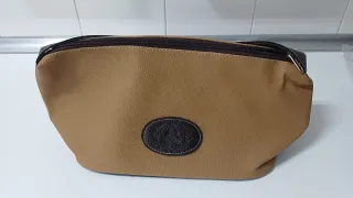 Bolsa de viaje y neceser mostaza y marrón