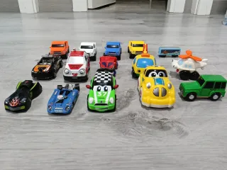 Lote de 13 coches de juguete