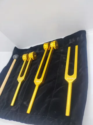 Diapason dorato con frequenze 128, 256, 512Hz