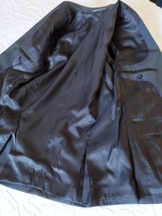 Traje de chaqueta gris oscuro