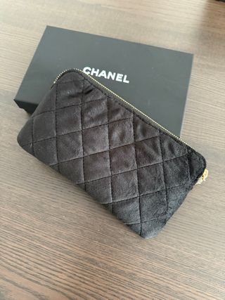 Neceser Chanel Negro y Dorado