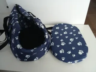 Transportín para mascota azul con huellas