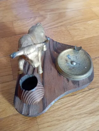 Portacenere vintage Toro in metallo e legno