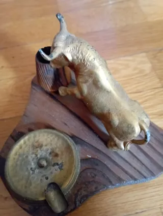 Portacenere vintage Toro in metallo e legno