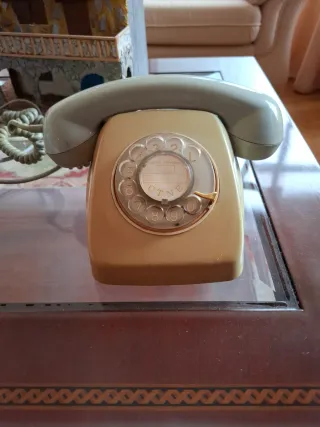 Teléfono antiguo de disco años 60