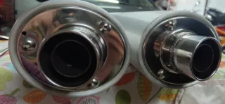 Suzuki TL1000R Escapes Originales