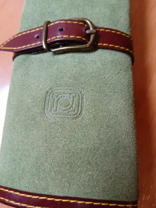 Estuche cartera piel verde y marrón