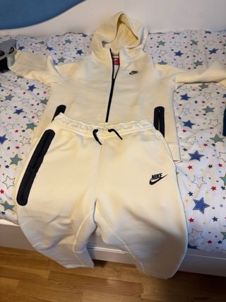 Chándal Nike Tech Crema Talla XL Niño