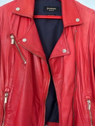 Chaqueta cuero roja Stradivarius mujer