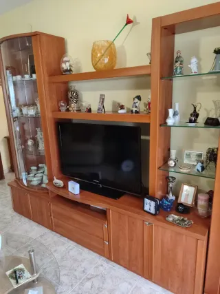 Mueble de comedor madera y cristal