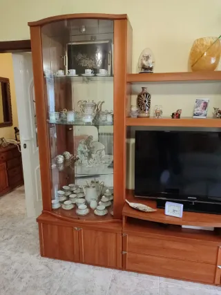 Mueble de comedor madera y cristal