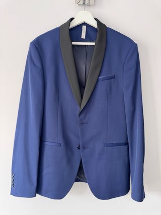 Chaqueta americana azul con solapa negra Zara