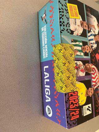 Caja Cromos Panini Megacracks 2023/24