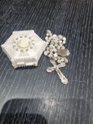 Lote religioso vintage – rosario, medallón Lourdes