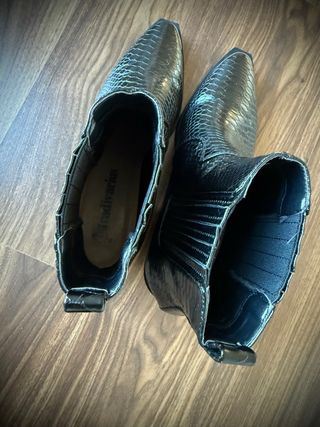 Botines Stradivarius efecto piel serpiente