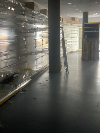 Estanterías de pared para tiendas