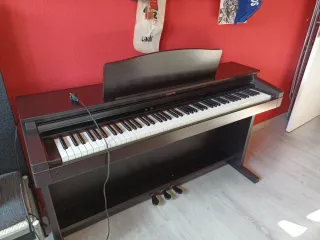 Piano Digital Roland Marrón Oscuro