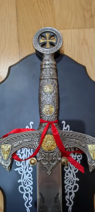 Espada decorativa con soporte