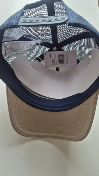 Gorra Bullpadel Negra y Blanca